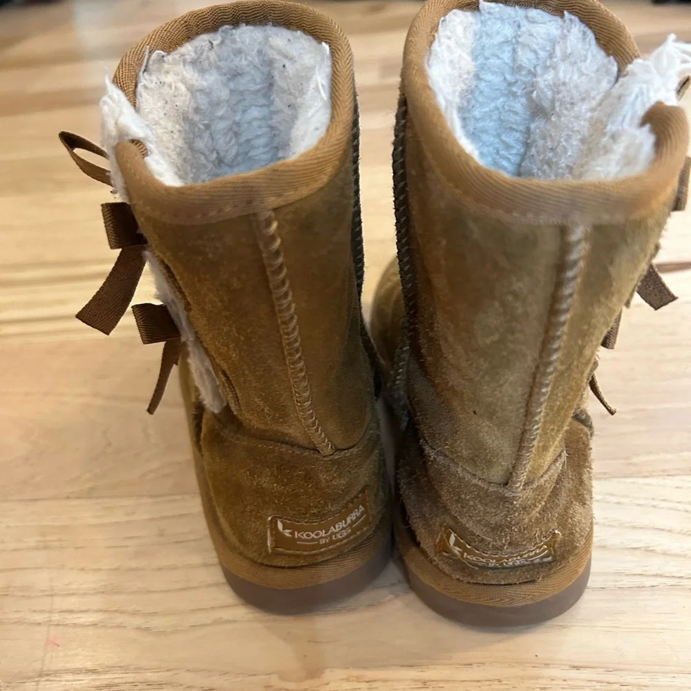 Kookaburra by uggs size 1 big girl